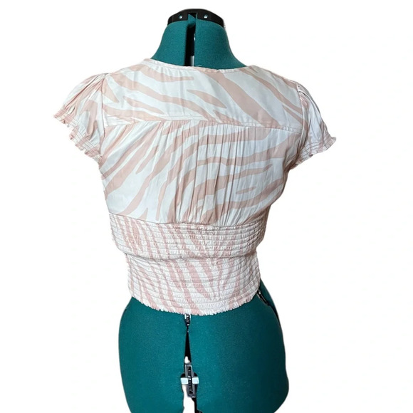 Free People Low Cut Front Clasp Stretchy Buttercup Sleeves A23 - Picture 2 of 6